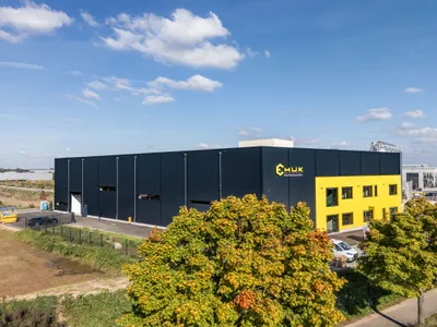 EMUK Gebäude Schwarz